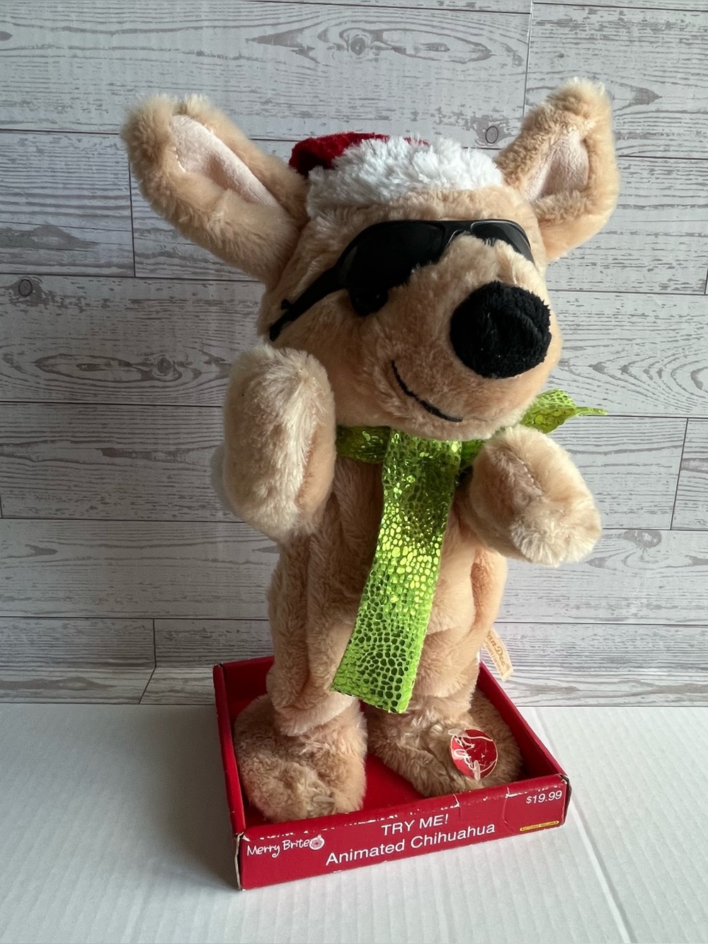 Christmas Animated Chihuahua “Feliz Navidad” Dan Dee